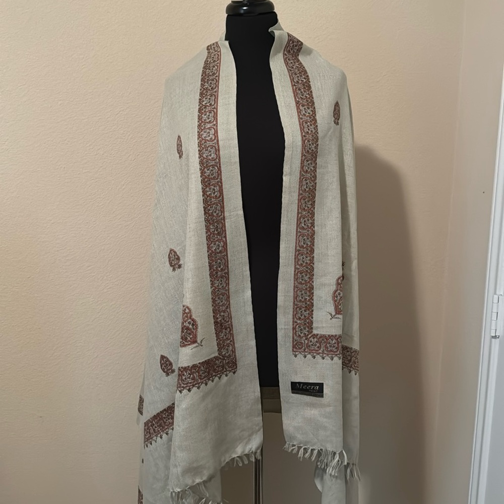 Linen Shawl in Silver with Red Accents/Design